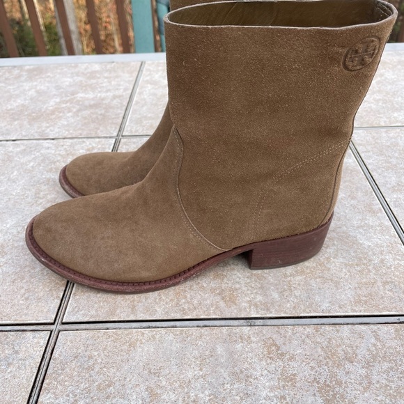 Tory Burch Sienna River Rock Embossed Logo Suede Leather Ankle Boots - Picture 4 of 12